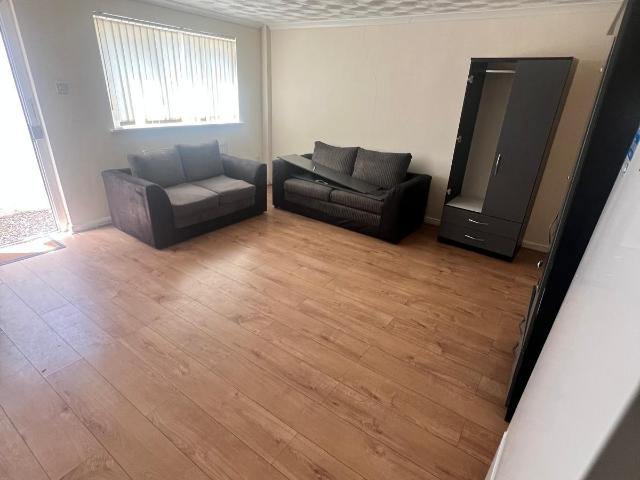 Flat for rent in Hayes, Greater London