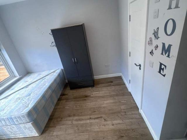 Flat for rent in London Borough of Hillingdon, Greater London