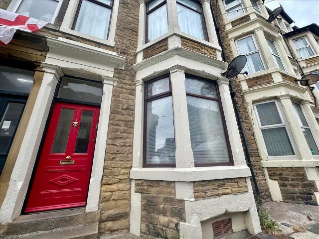 Flat for rent in West End, Bare