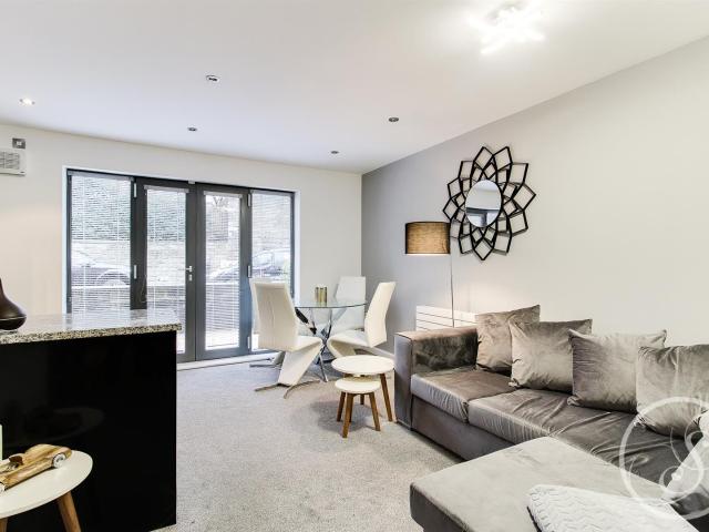Flat for rent in Gledhow Park, Leeds