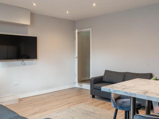 Flat for rent in Hyde Park, West Yorkshire