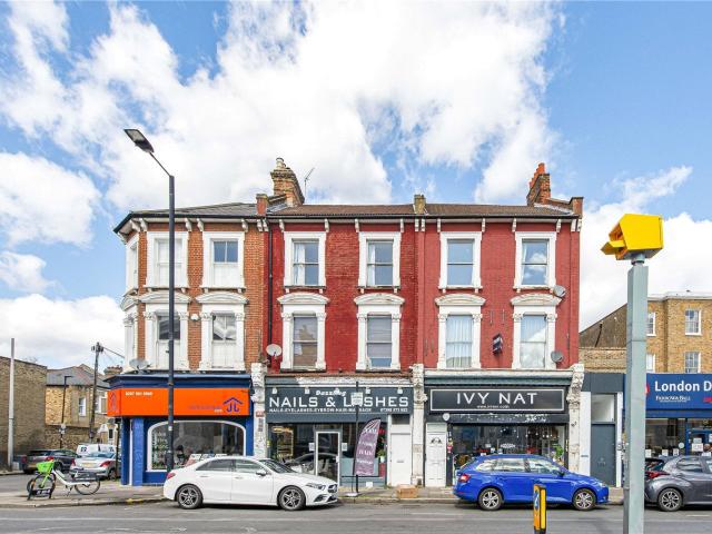 Flat for rent in Stockwell, Greater London