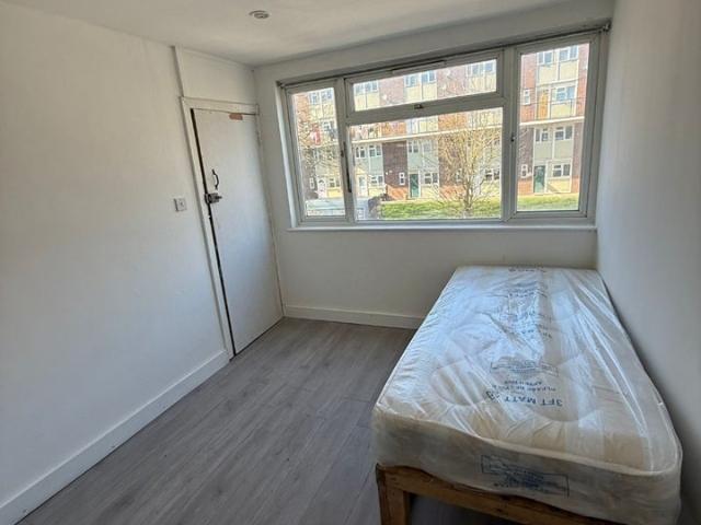 Flat for rent in London Borough of Hillingdon, Greater London
