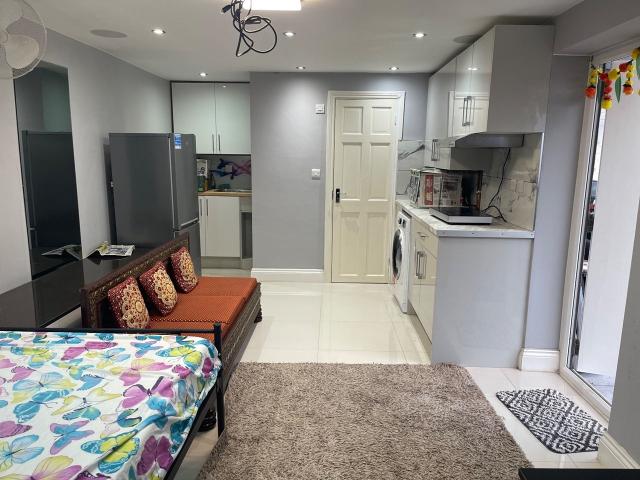 Flat for rent in London Borough of Hounslow, Greater London
