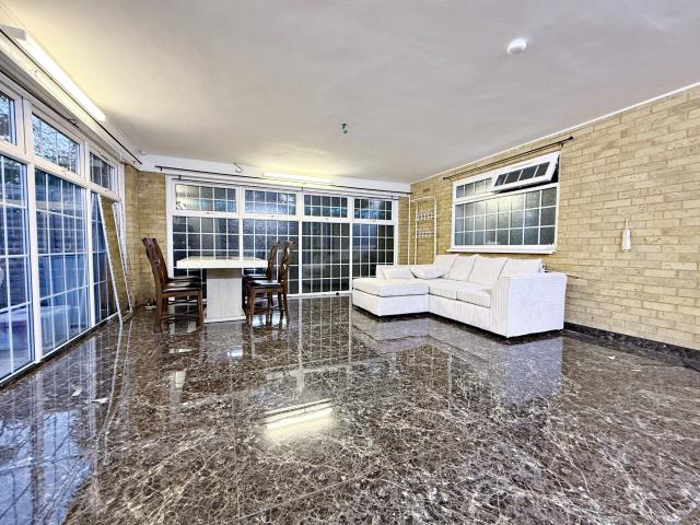 Flat for rent in Iver, Iver