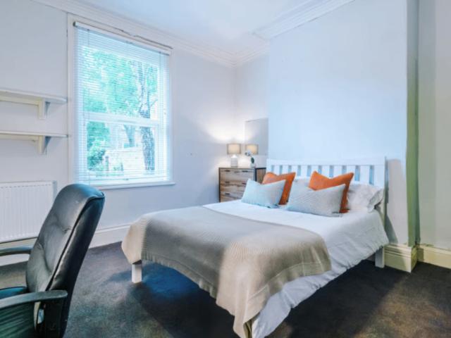 Flat for rent in Hyde Park, West Yorkshire