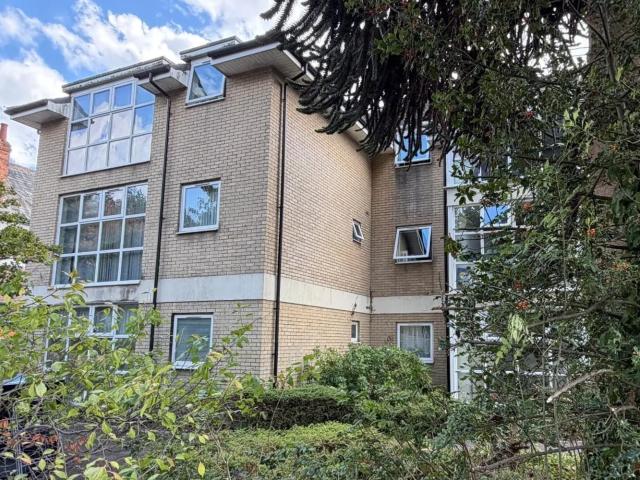 Flat for rent in Charminster, Bournemouth