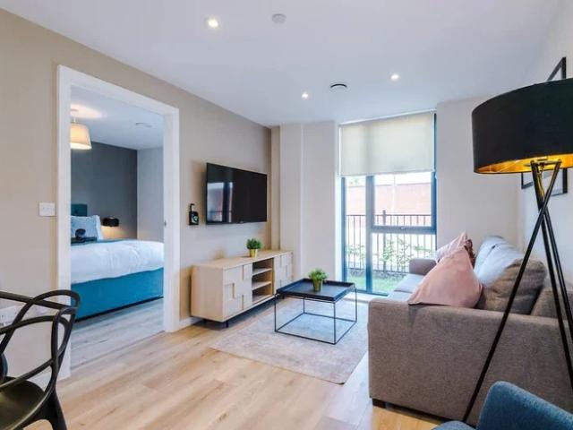 Flat for rent in Calderstones