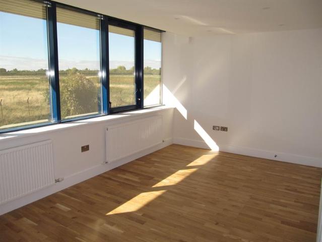 Flat for rent in Wexham and Ivers Community Board, Iver