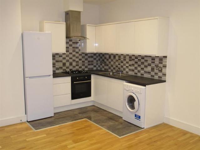 Flat for rent in Wexham and Ivers Community Board, Richings Park