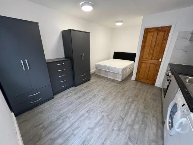 Flat for rent in Dollis Hill, Greater London