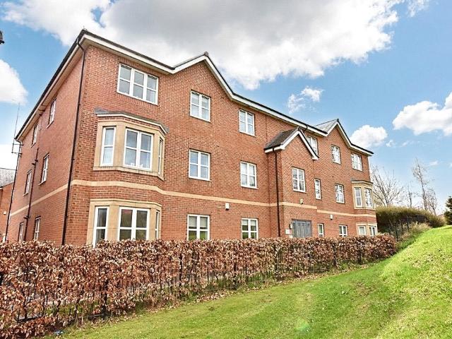 Flat for rent in Thorpe-on-the-Hill, Leeds