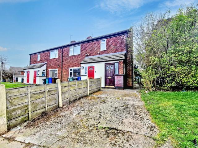Flat for rent in Blackford Bridge, Bury