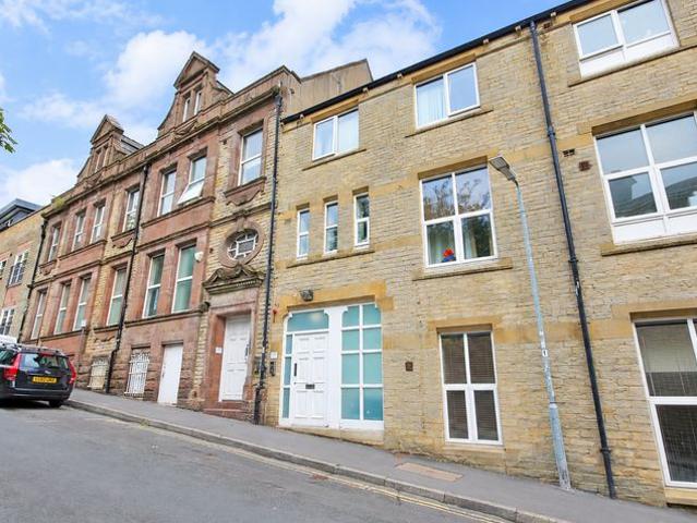Flat for rent in Salford, Calderdale
