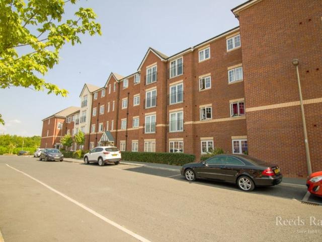 Flat for rent in Wolverham, Ellesmere Port