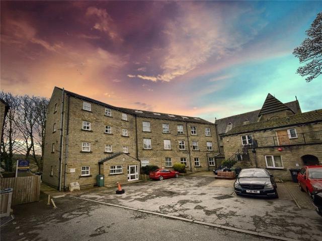 Flat for rent in Lindley, West Yorkshire