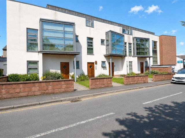 Flat for rent in Heswall, Wirral