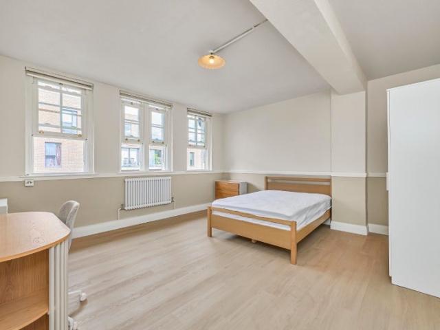 Flat for rent in Browning Estate, Greater London