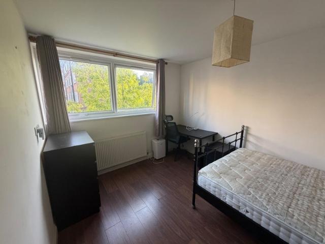 Flat for rent in London Borough of Tower Hamlets, Greater London