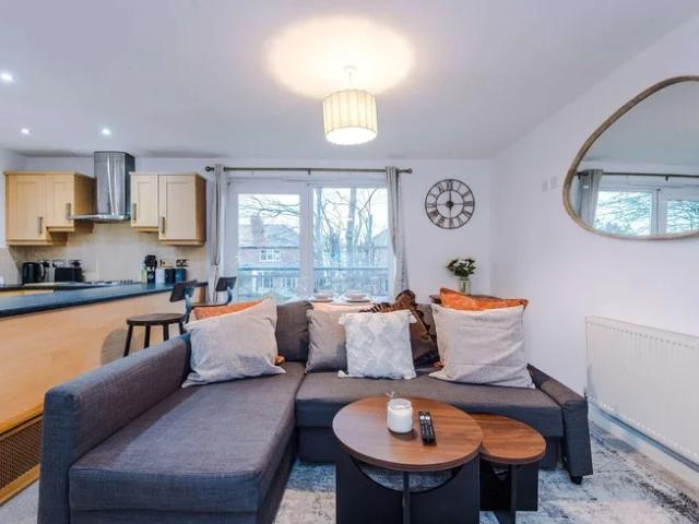 Flat for rent in Broadheath, Trafford Park