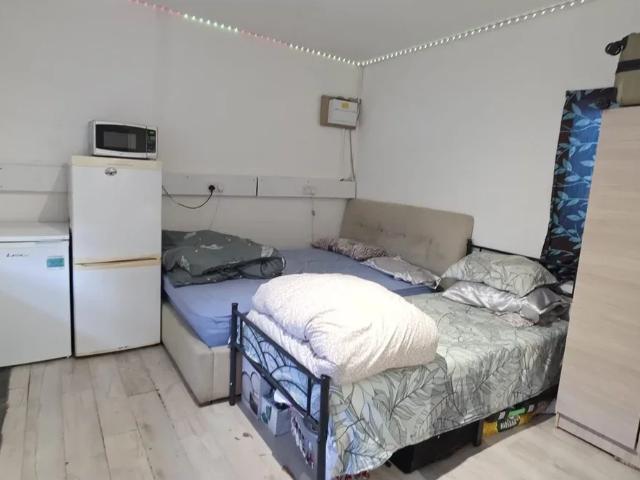 Flat for rent in Little Ilford, Greater London