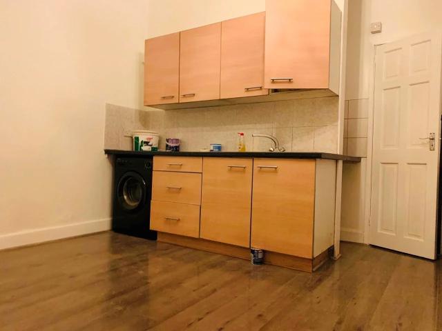 Flat for rent in Manor Park, Greater London