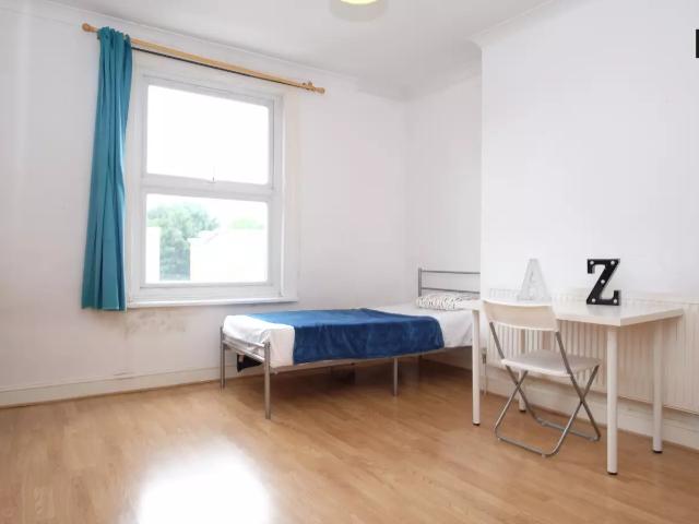 Flat for rent in Romford, Sandown Park