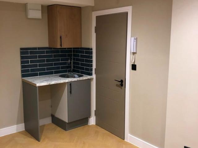 Flat for rent in Hook, Greater London