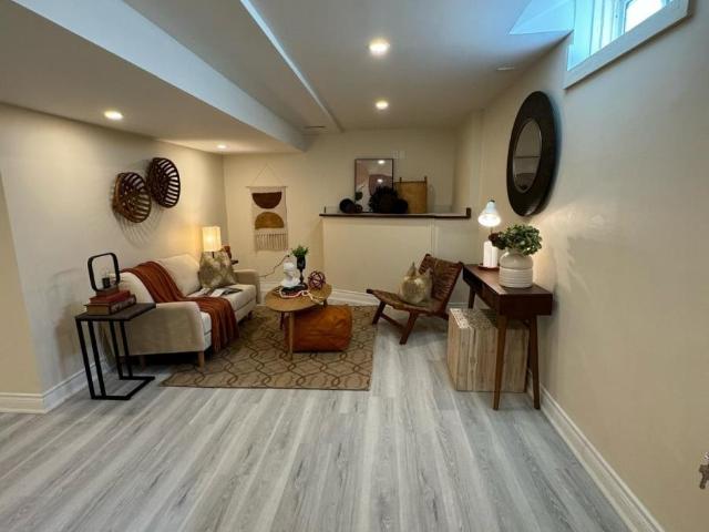 Apartment for rent in Glenway, Newmarket