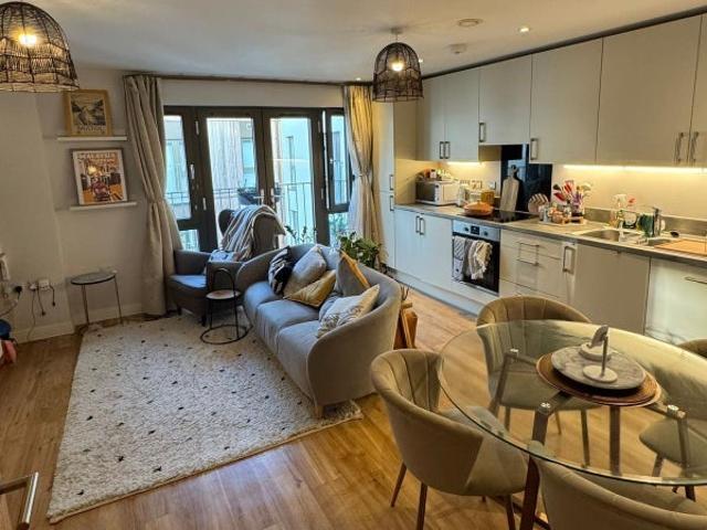 Flat for rent in Wapping Wharf, Feckenham