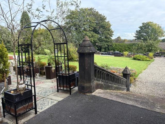 Flat for rent in Calderstones