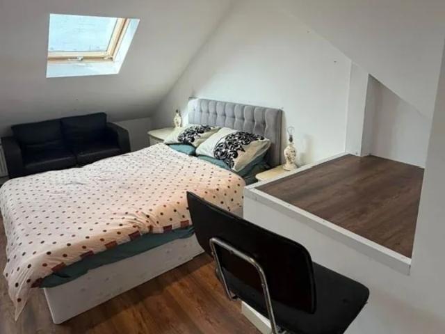 Flat for rent in Marks Gate, Greater London