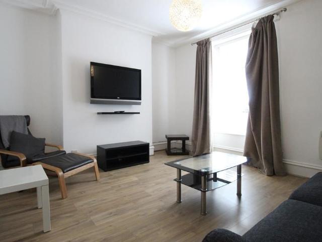 Flat for rent in Craigmarloch, Dullatur