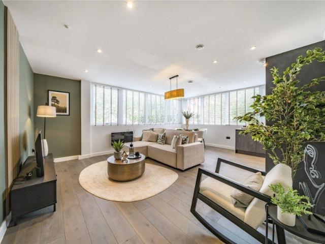 Flat for rent in Woking, Surrey