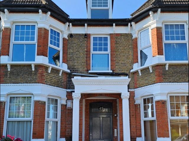 Flat for rent in London Borough of Lewisham, Greater London
