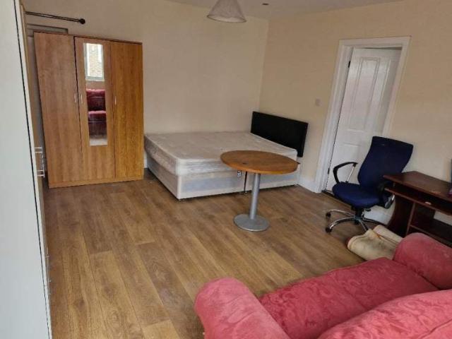 Flat for rent in London Borough of Hillingdon, Greater London