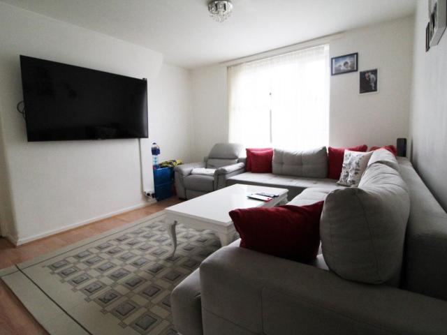 Flat for rent in Upper Clapton, Greater London