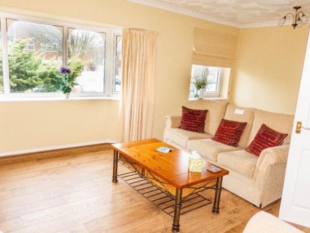 Flat for rent in Queen's Park, Guide