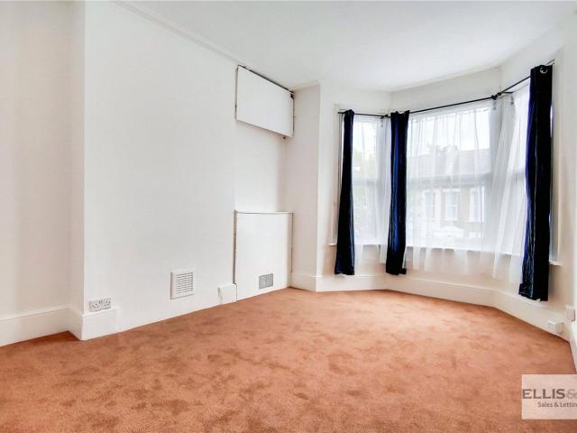 Flat for rent in London Borough of Brent, Greater London