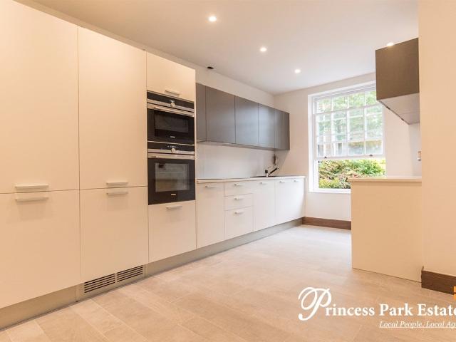 Flat for rent in Friern Barnet, Greater London