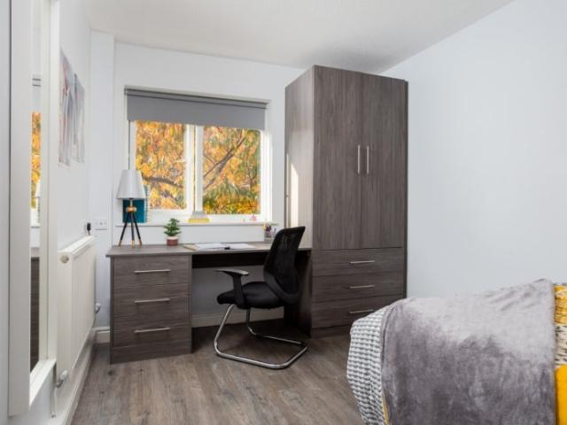Flat for rent in Hyde Park, Leeds