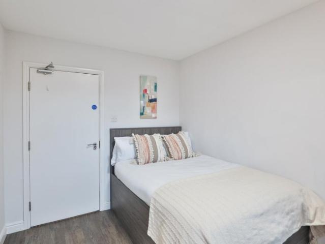Flat for rent in Hyde Park, Leeds