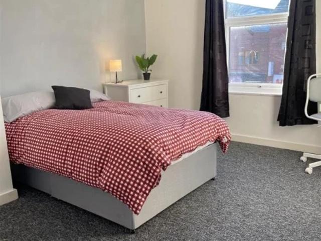 Flat for rent in Hyde Park, Leeds