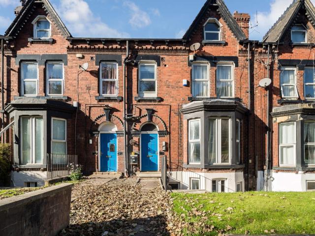 Flat for rent in Hyde Park, Leeds