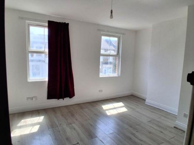 Flat for rent in London Borough of Ealing, Greater London