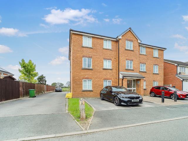 Flat for rent in Burtonwood and Westbrook, Warrington