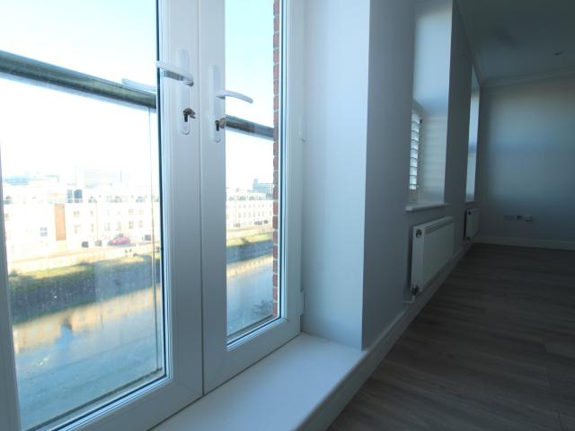 Flat for rent in Maidenhall, Key Street