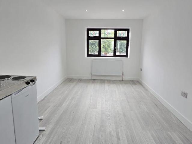 Flat for rent in Tilbury, Essex
