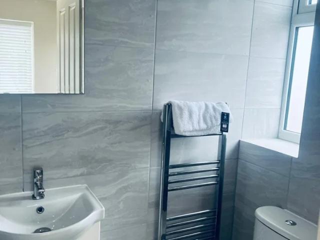 Flat for rent in Lower Halliford, Surrey