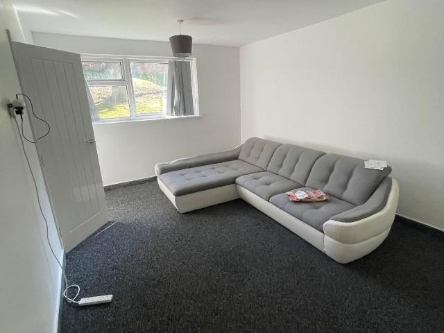 Flat for rent in Hart Hill, Luton